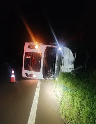 Tombamento de caminhão na rodovia Palotina a Terra Roxa