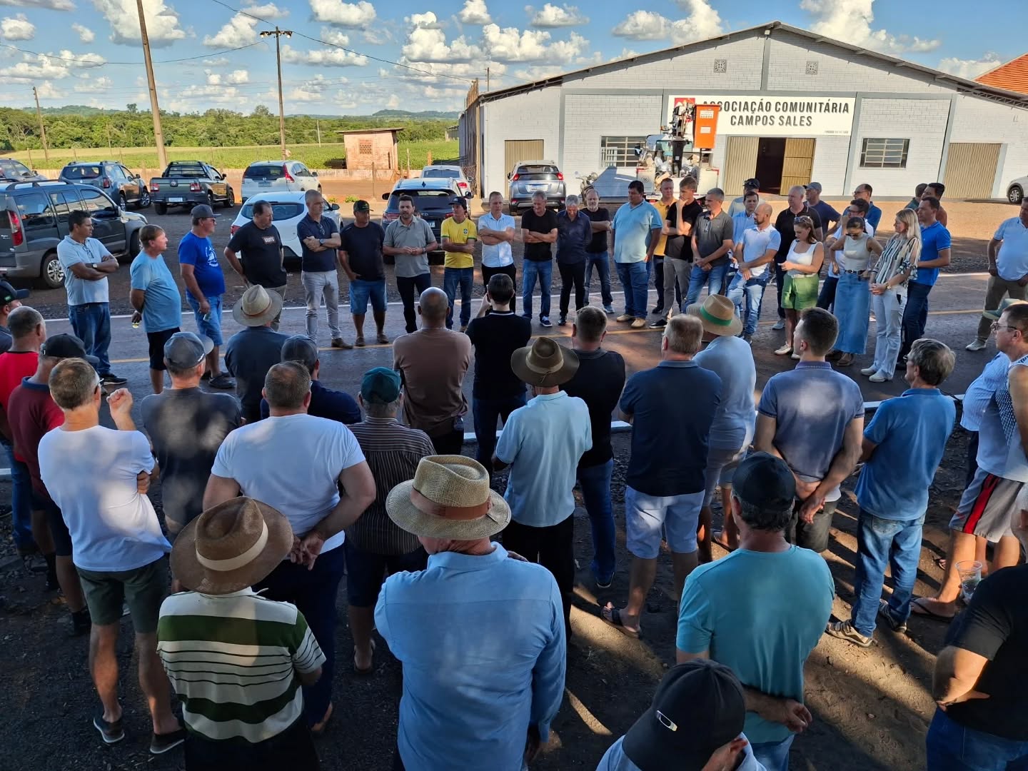 Prefeitura entrega oficialmente obras de asfaltamento na Linha Campos Sales