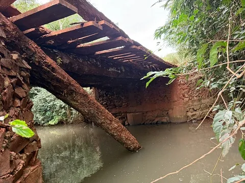 Ponte de madeira entre Mercedes e Marechal está interditada