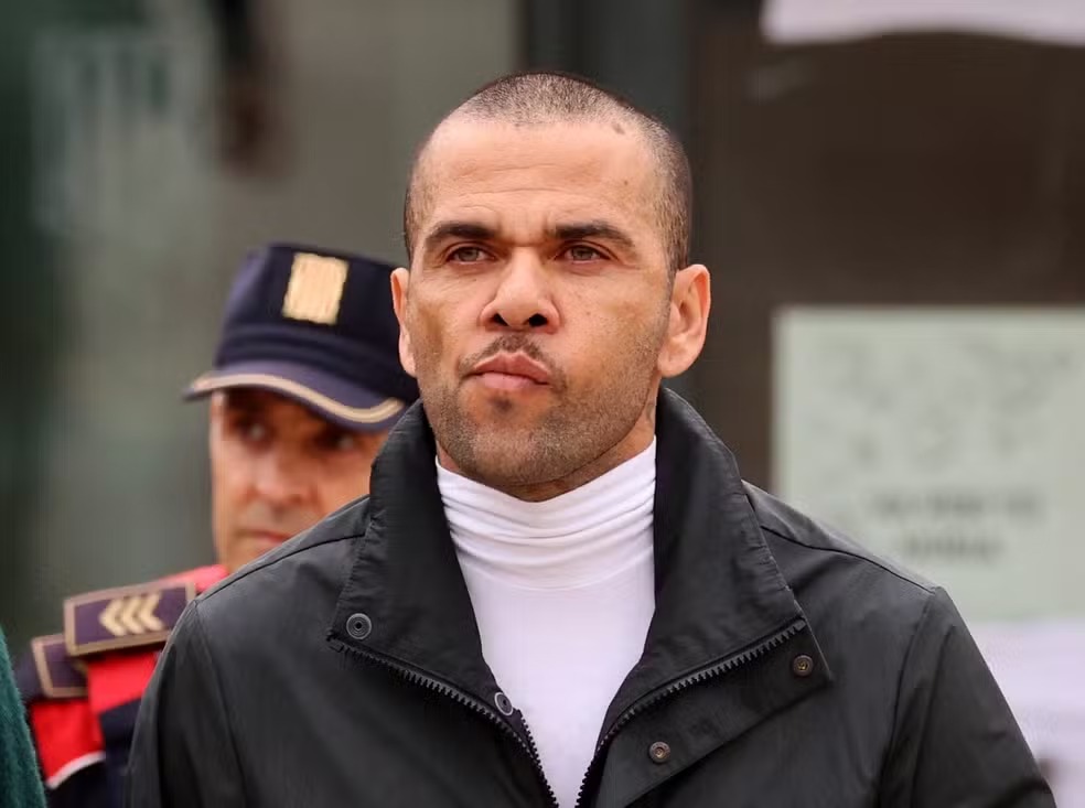 Daniel Alves é absolvido de condenação por estupro