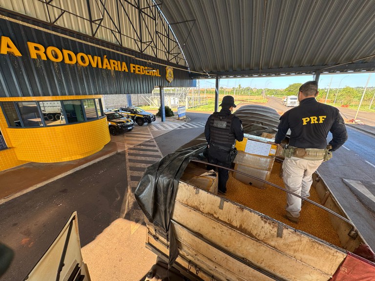 PRF e RFB apreendem 5 mil cigarros eletrônicos em Guaíra (PR)
