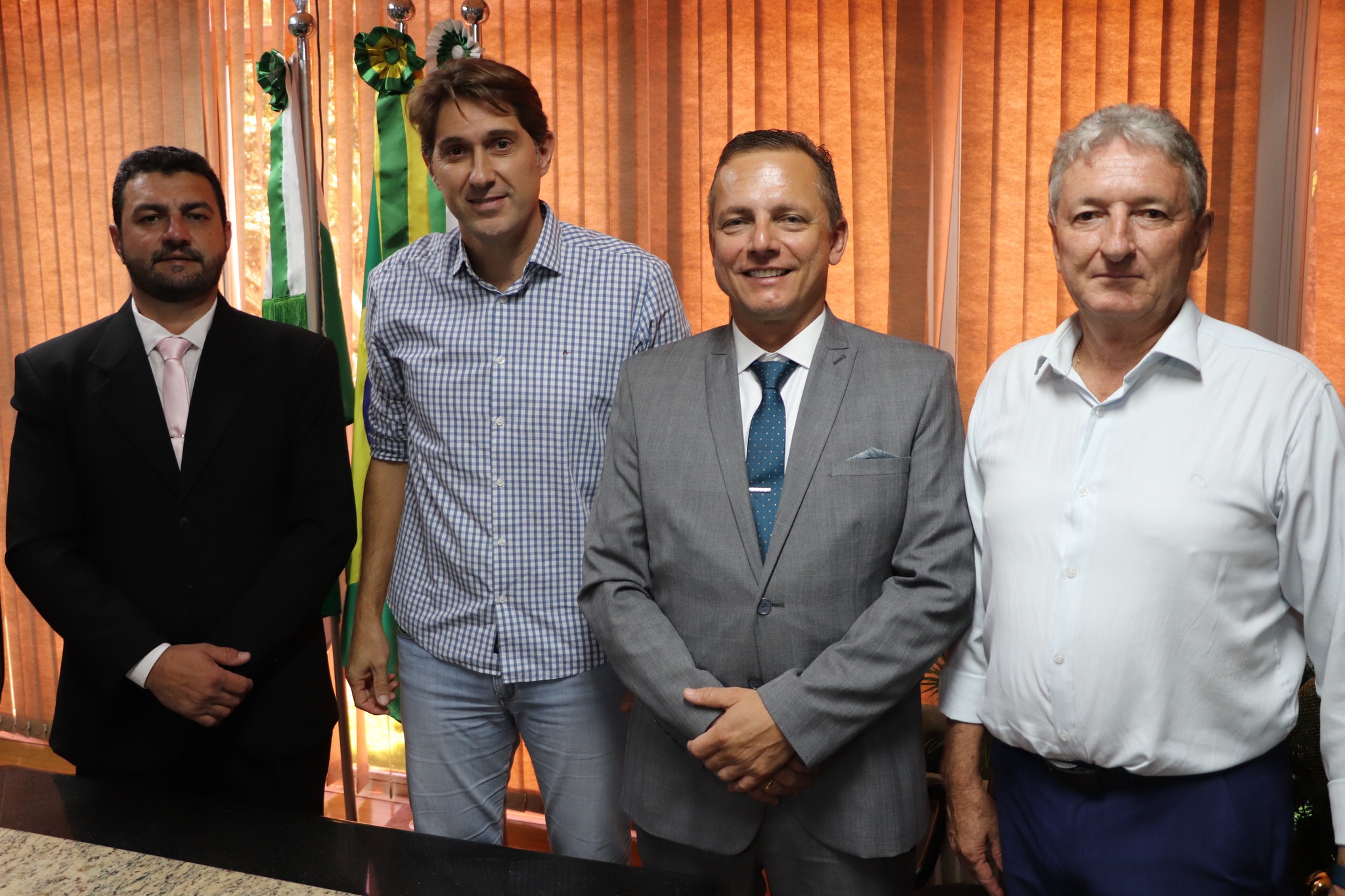 Ato oficial de transmissão de cargos é realizado na prefeitura