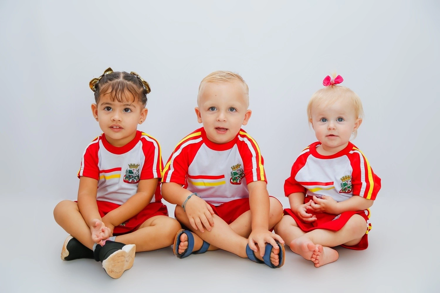 Uniformes escolares são entregues a todos os alunos de Mercedes