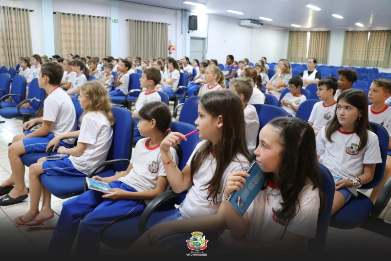 Palestra aborda prevenção à exploração sexual para alunos em Pato Bragado